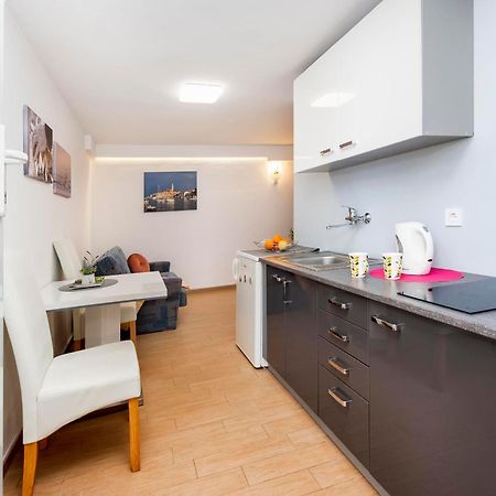 Apartments And Room Silvana Rovinj Ngoại thất bức ảnh