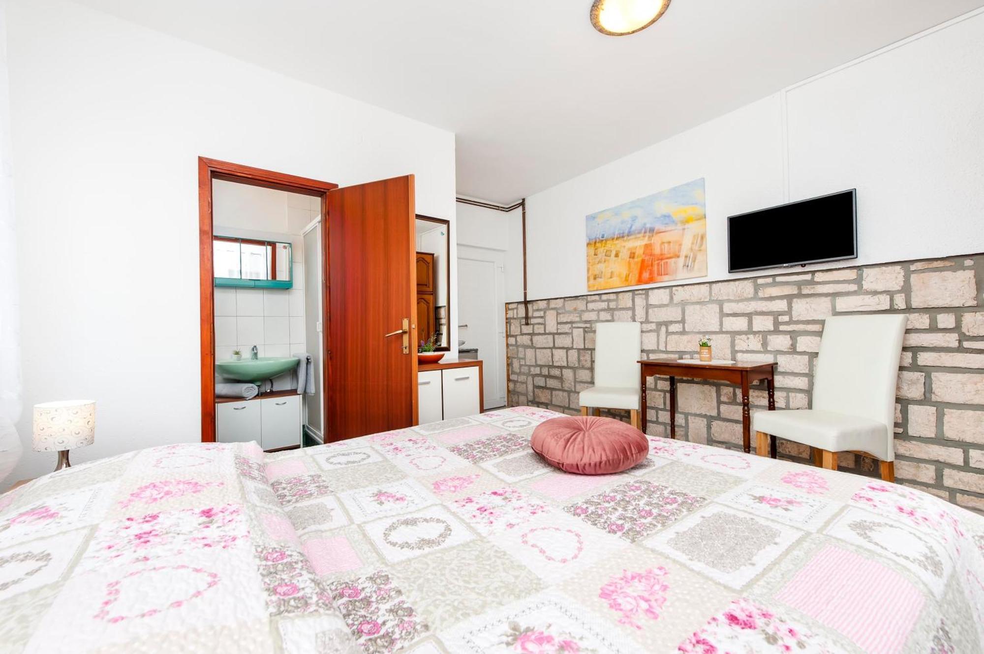 Apartments And Room Silvana Rovinj Ngoại thất bức ảnh